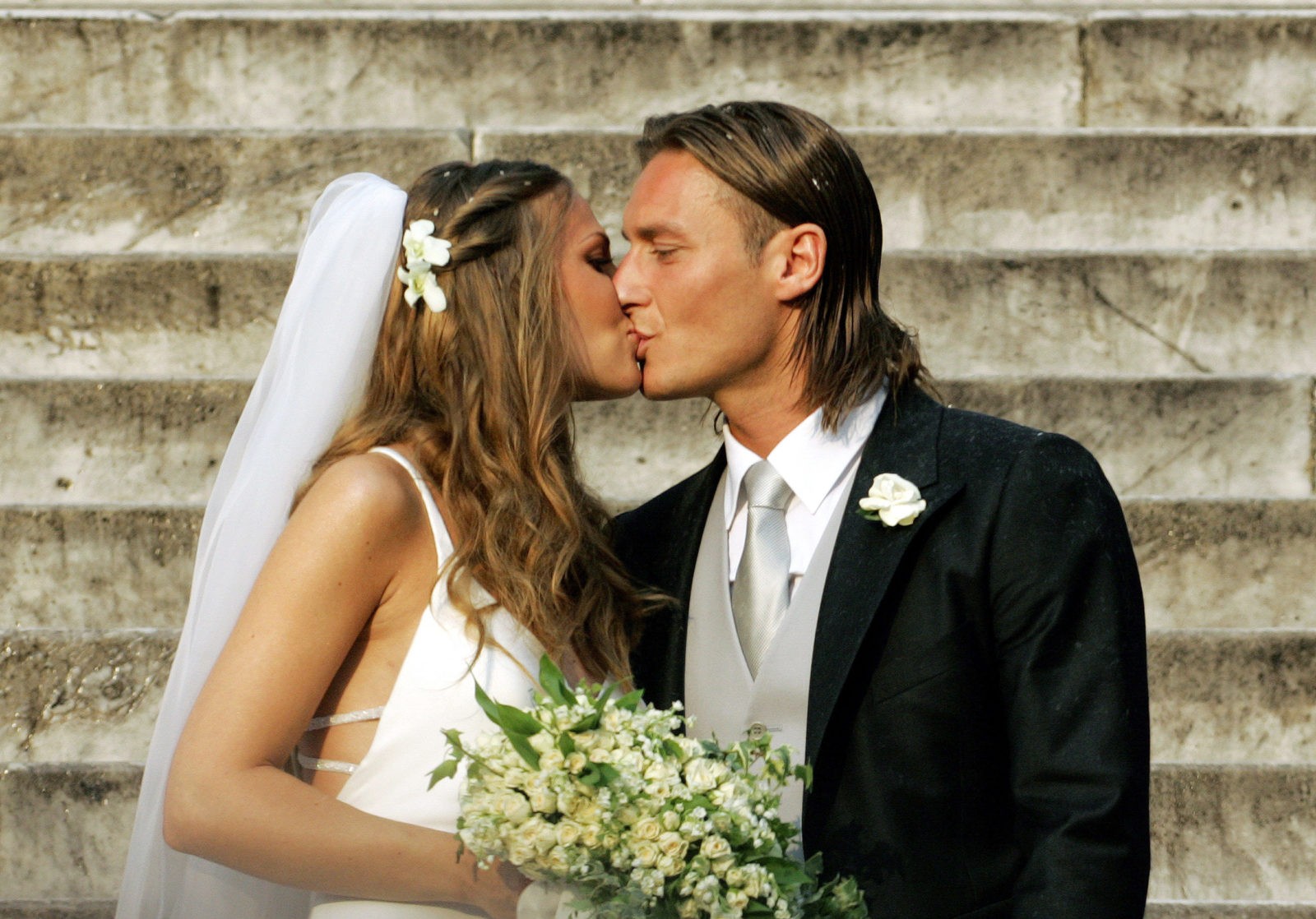 AS Roma captain Francesco Totti (R) kisses his wife Italian TV star Hilary Blasi after their wedding 19 June 2005 in Rome. AFP PHOTO/Andreas SOLARO (Photo credit should read ANDREAS SOLARO/AFP/Getty Images)